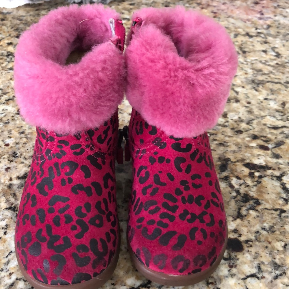 VGUC toddler ugg boots